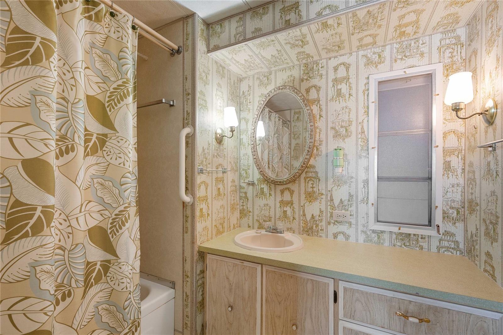 Listing photo id 8 for 5339 Jo Street