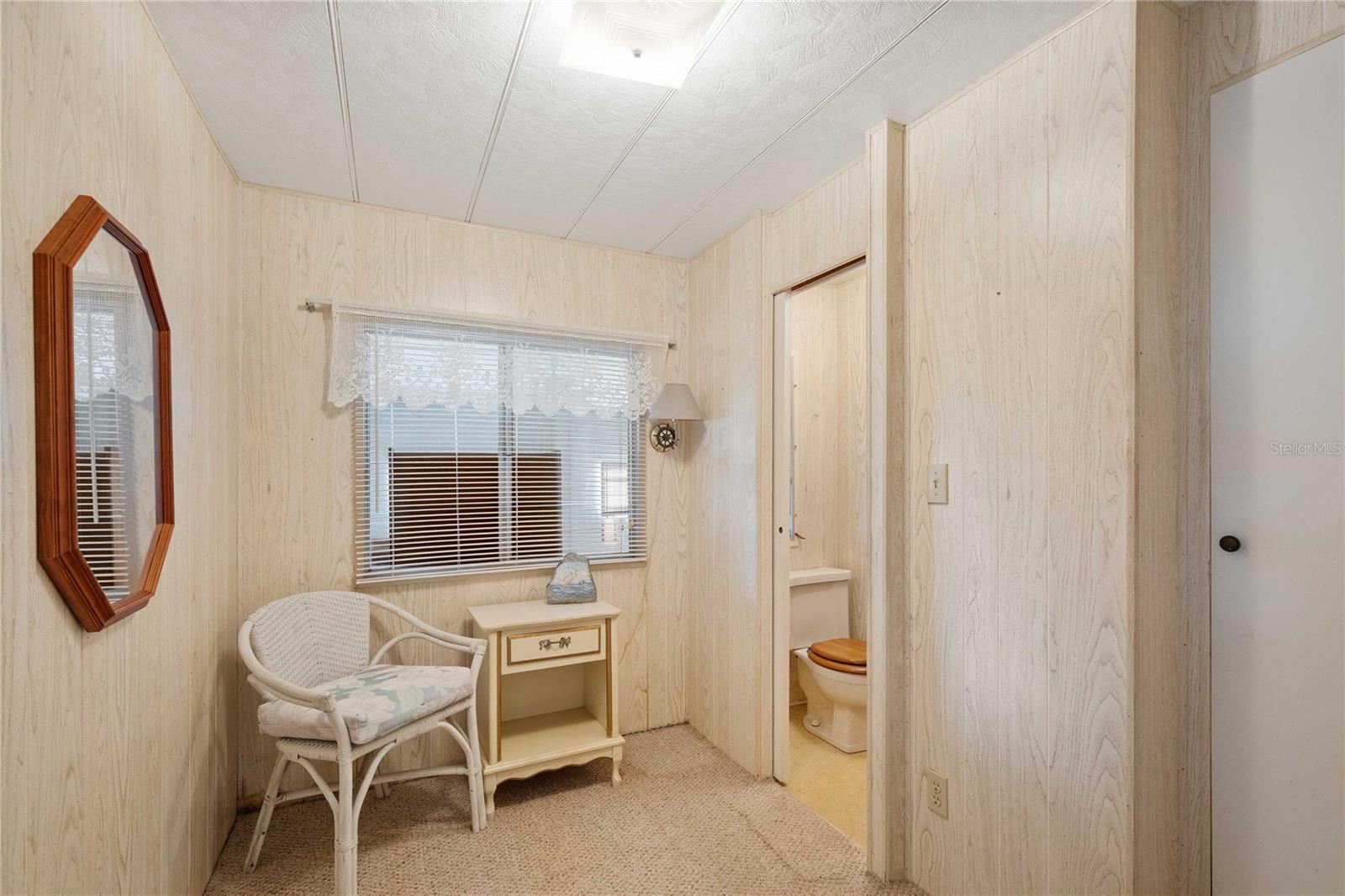 Listing photo id 9 for 5339 Jo Street