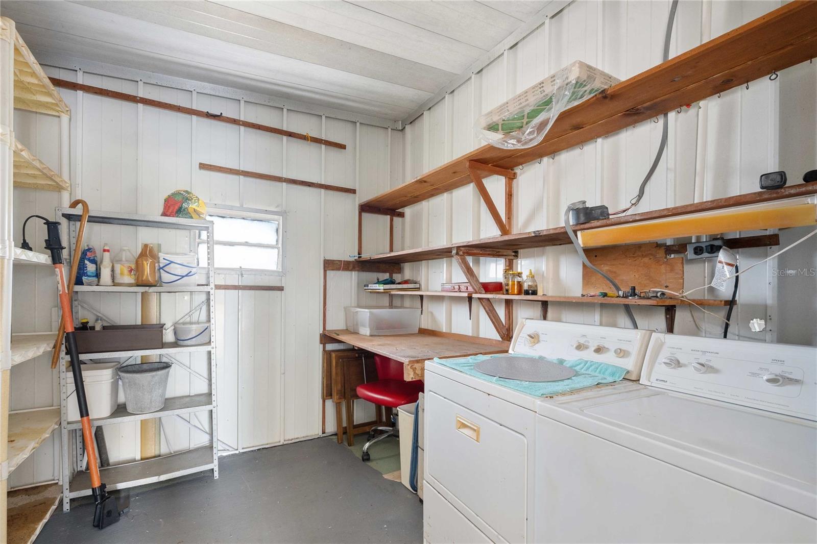 Listing photo id 12 for 5339 Jo Street