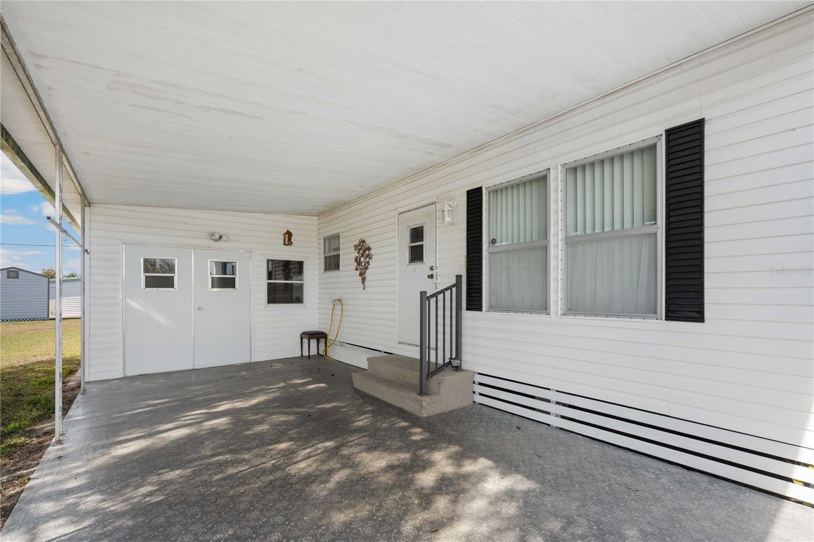 Listing photo id 14 for 5339 Jo Street