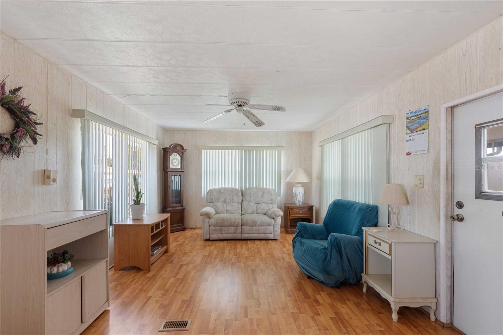 Listing photo id 1 for 5339 Jo Street