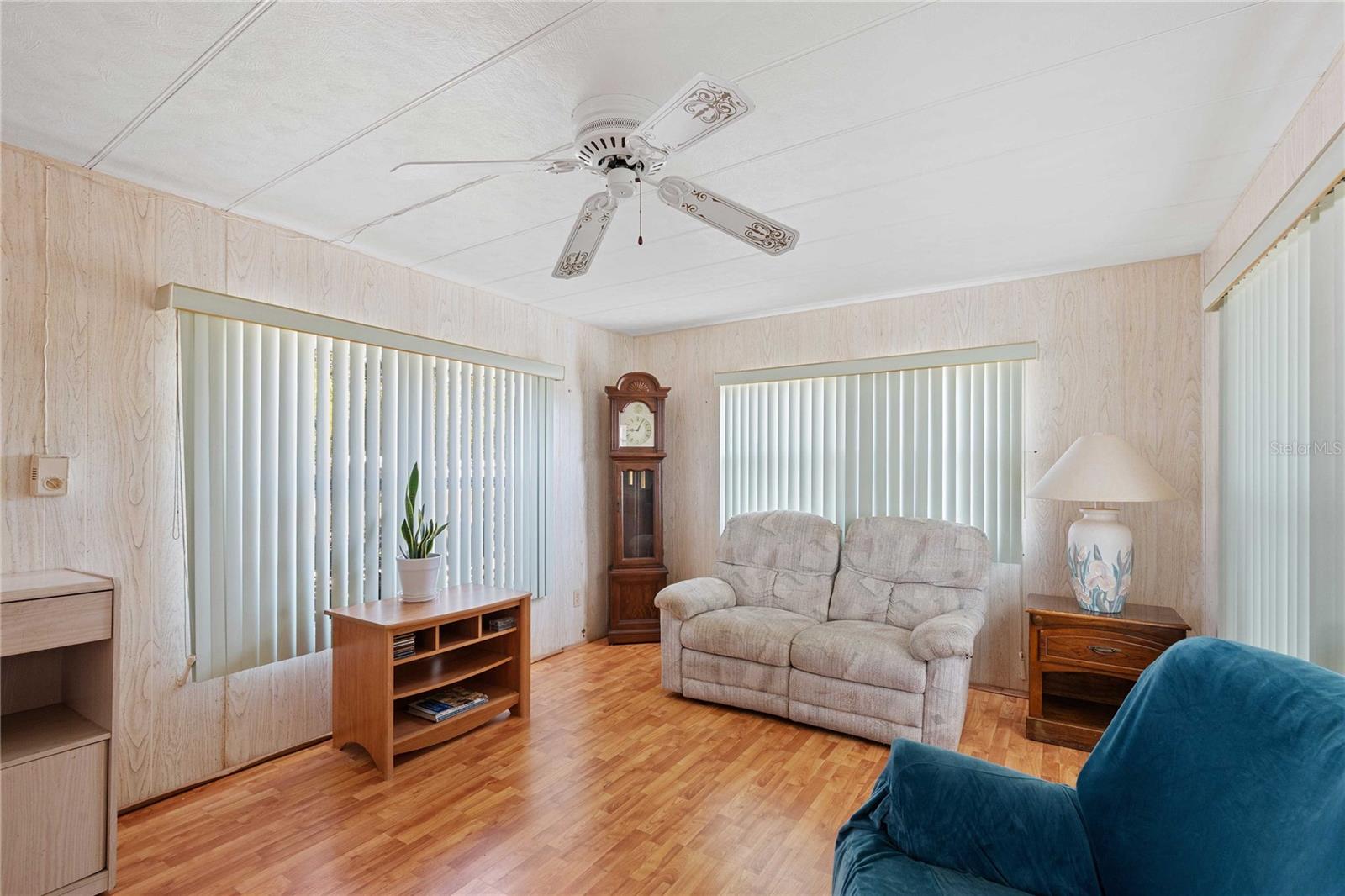 Listing photo id 2 for 5339 Jo Street