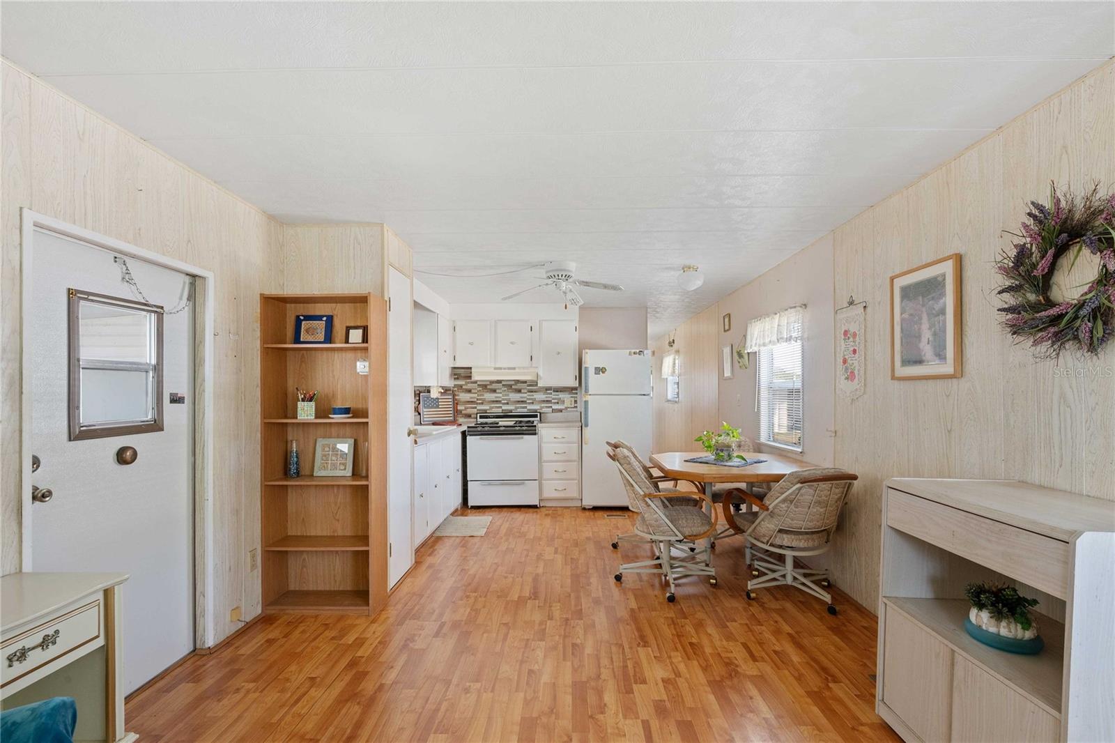 Listing photo id 3 for 5339 Jo Street