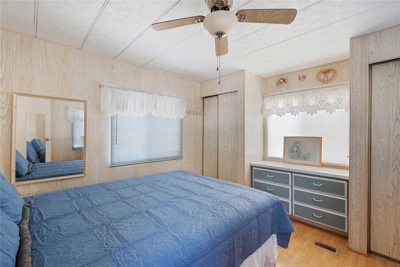 Listing photo id 6 for 5339 Jo Street