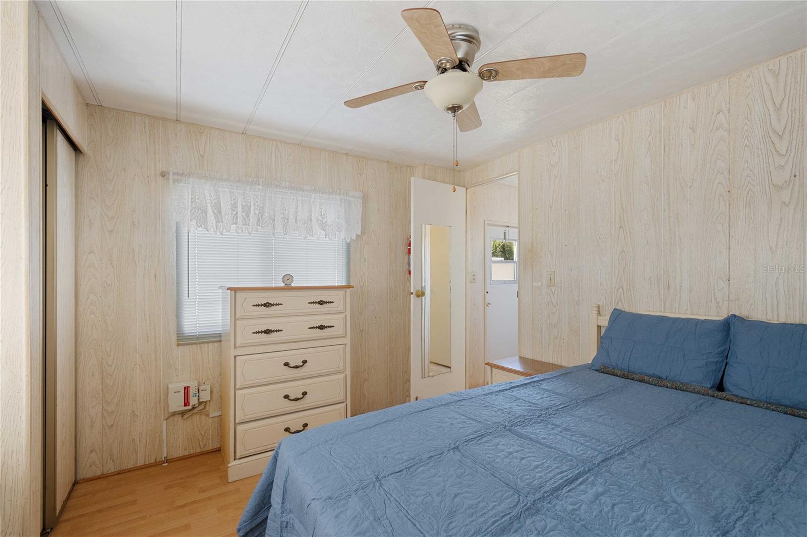 Listing photo id 7 for 5339 Jo Street