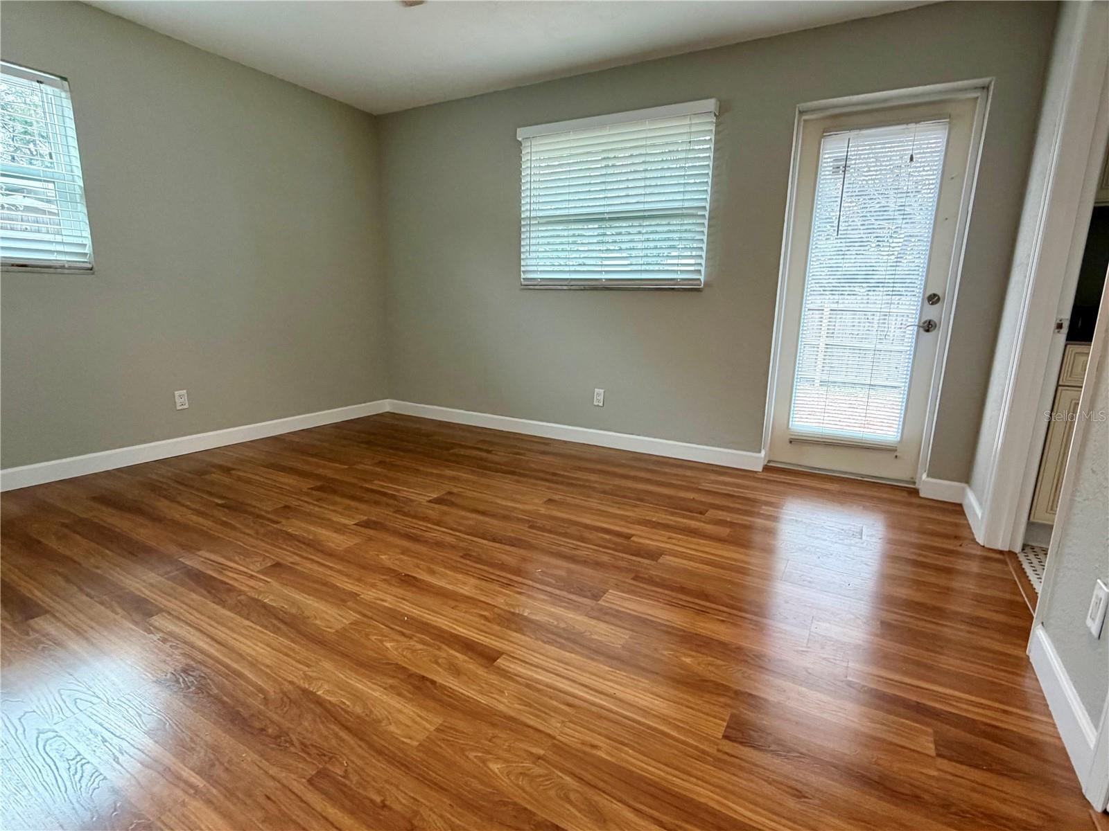 Image 10 of 20 For 13772 80th Avenue