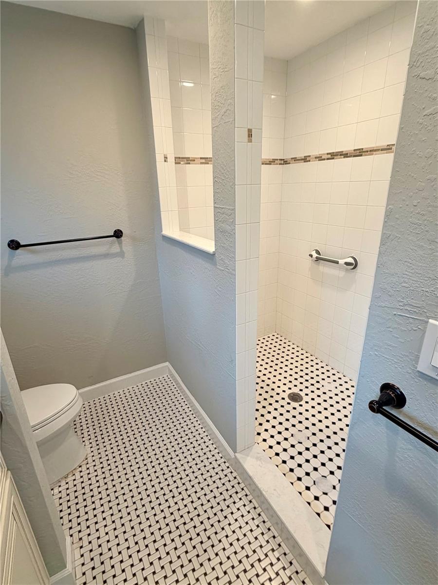 Image 12 of 20 For 13772 80th Avenue