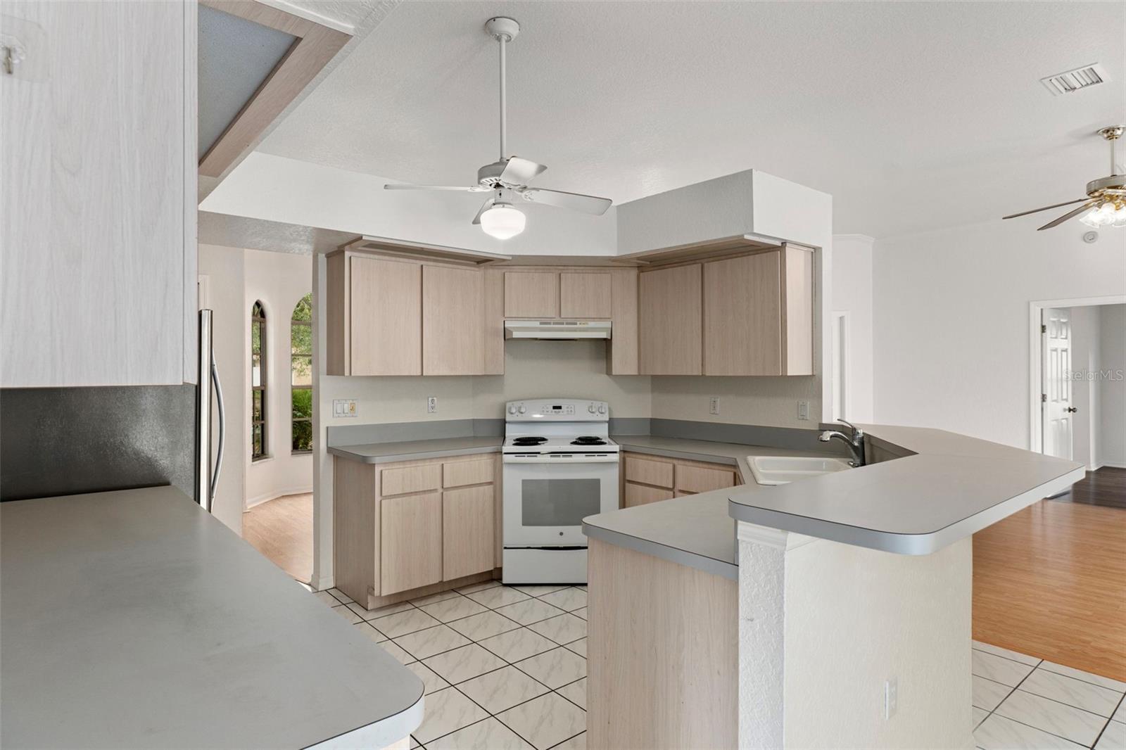 Listing photo id 13 for 2214 Meadow Lark Road