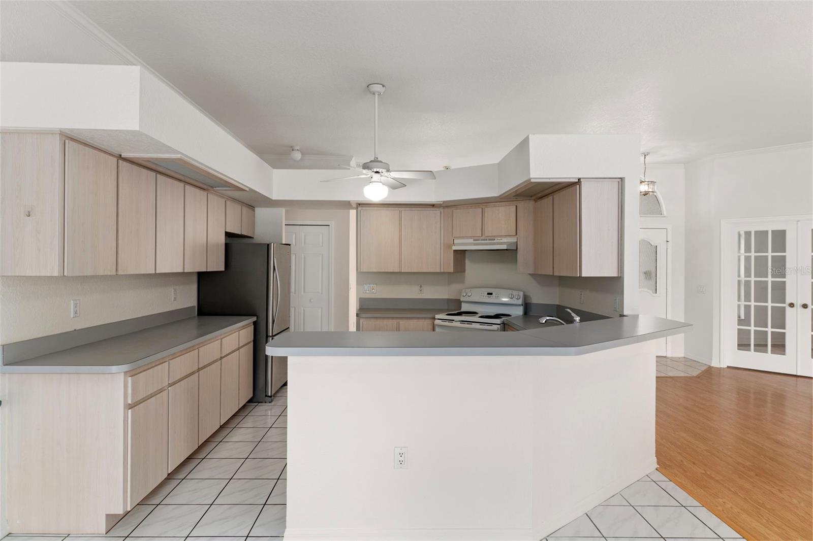 Listing photo id 14 for 2214 Meadow Lark Road