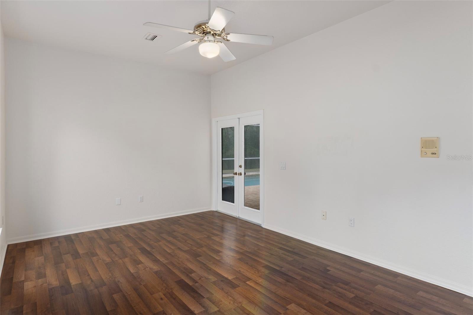 Listing photo id 21 for 2214 Meadow Lark Road