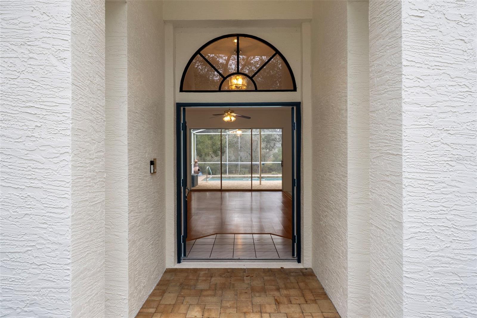 Listing photo id 7 for 2214 Meadow Lark Road