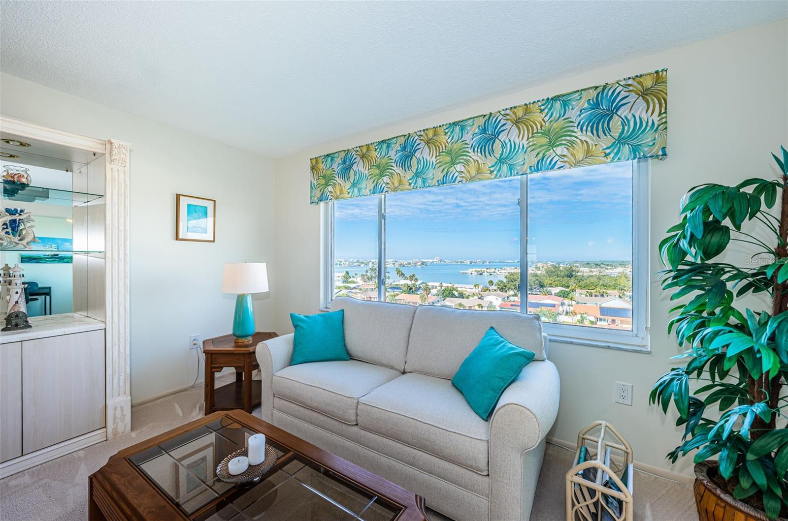 Image 17 of 51 For 4725 Cove Circle 808