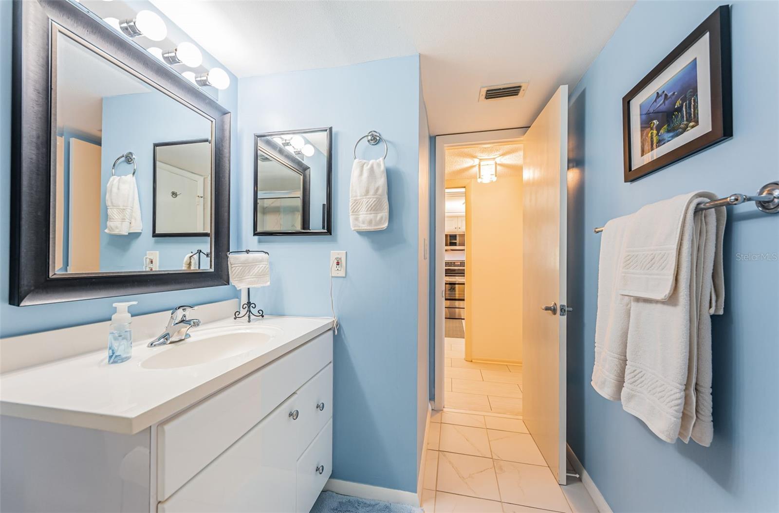 Image 27 of 51 For 4725 Cove Circle 808