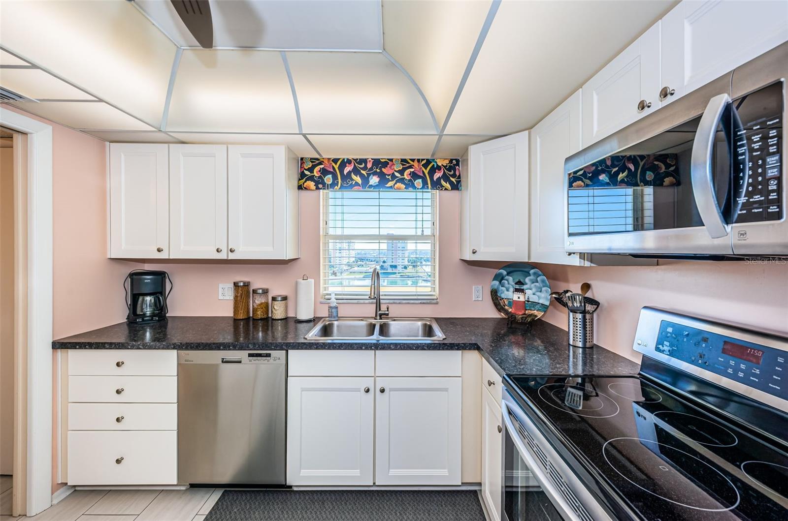 Image 5 of 51 For 4725 Cove Circle 808