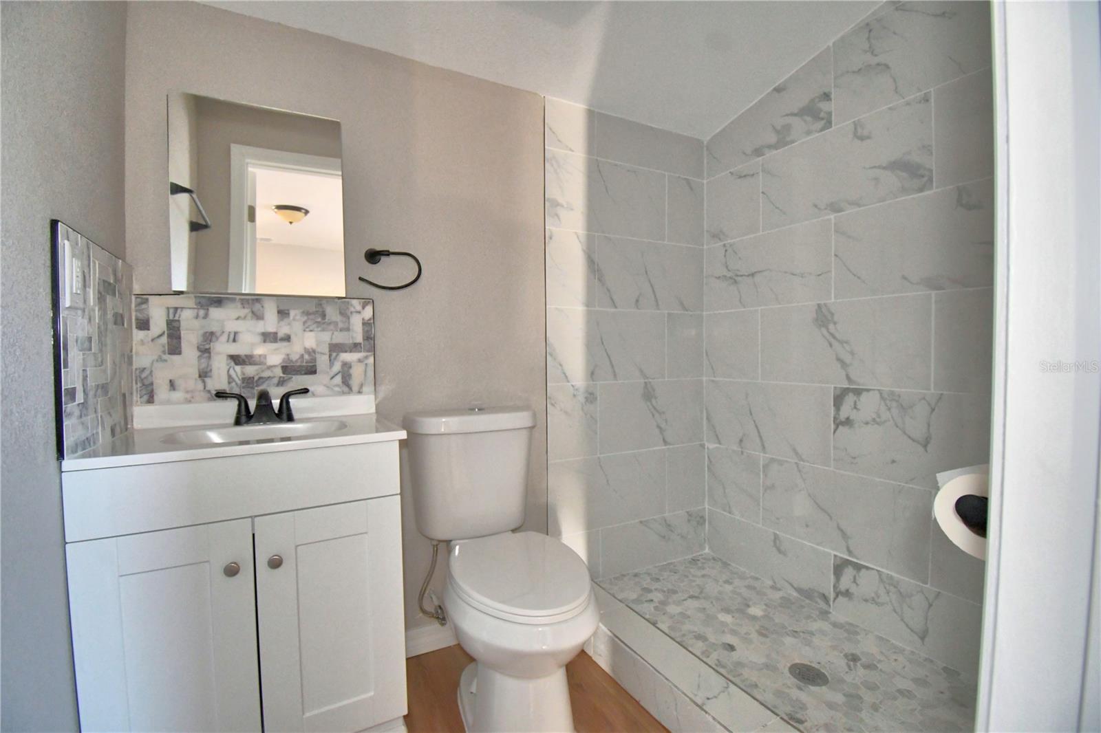 Image 11 of 42 For 108 Yale Avenue