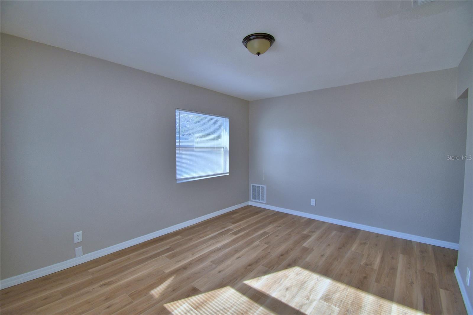 Image 13 of 42 For 108 Yale Avenue