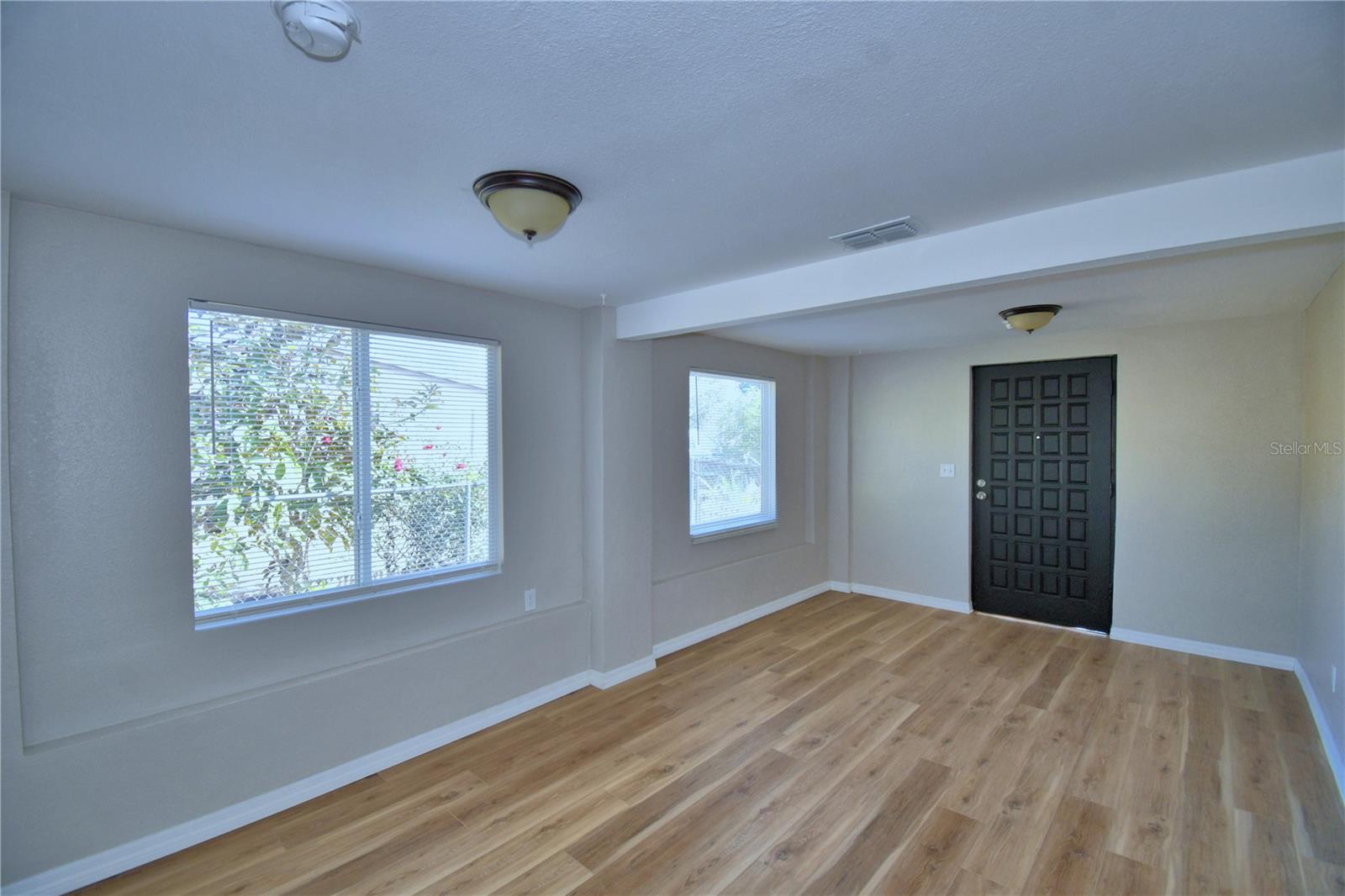 Image 15 of 42 For 108 Yale Avenue