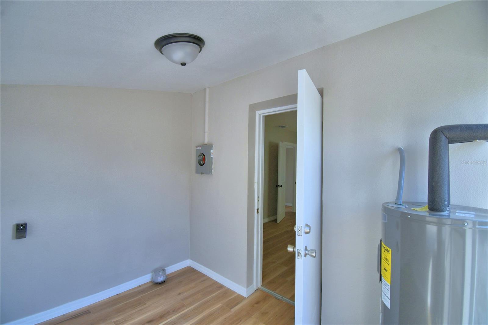 Image 18 of 42 For 108 Yale Avenue