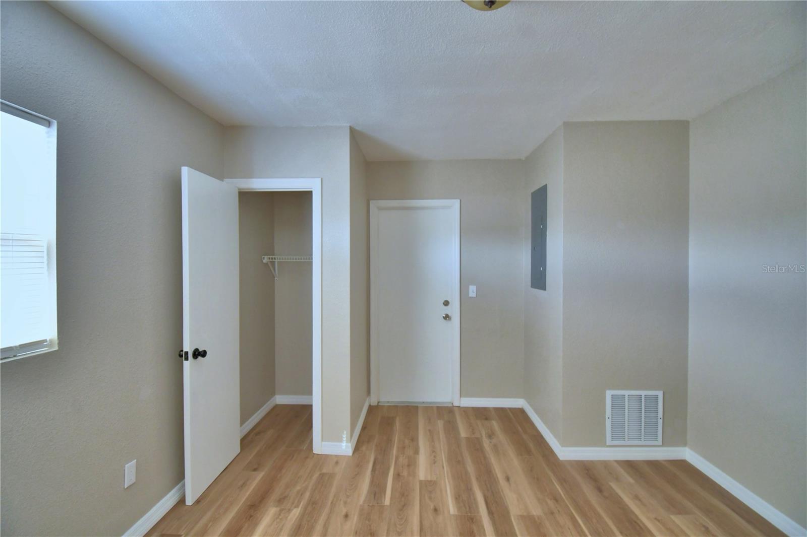 Image 19 of 42 For 108 Yale Avenue