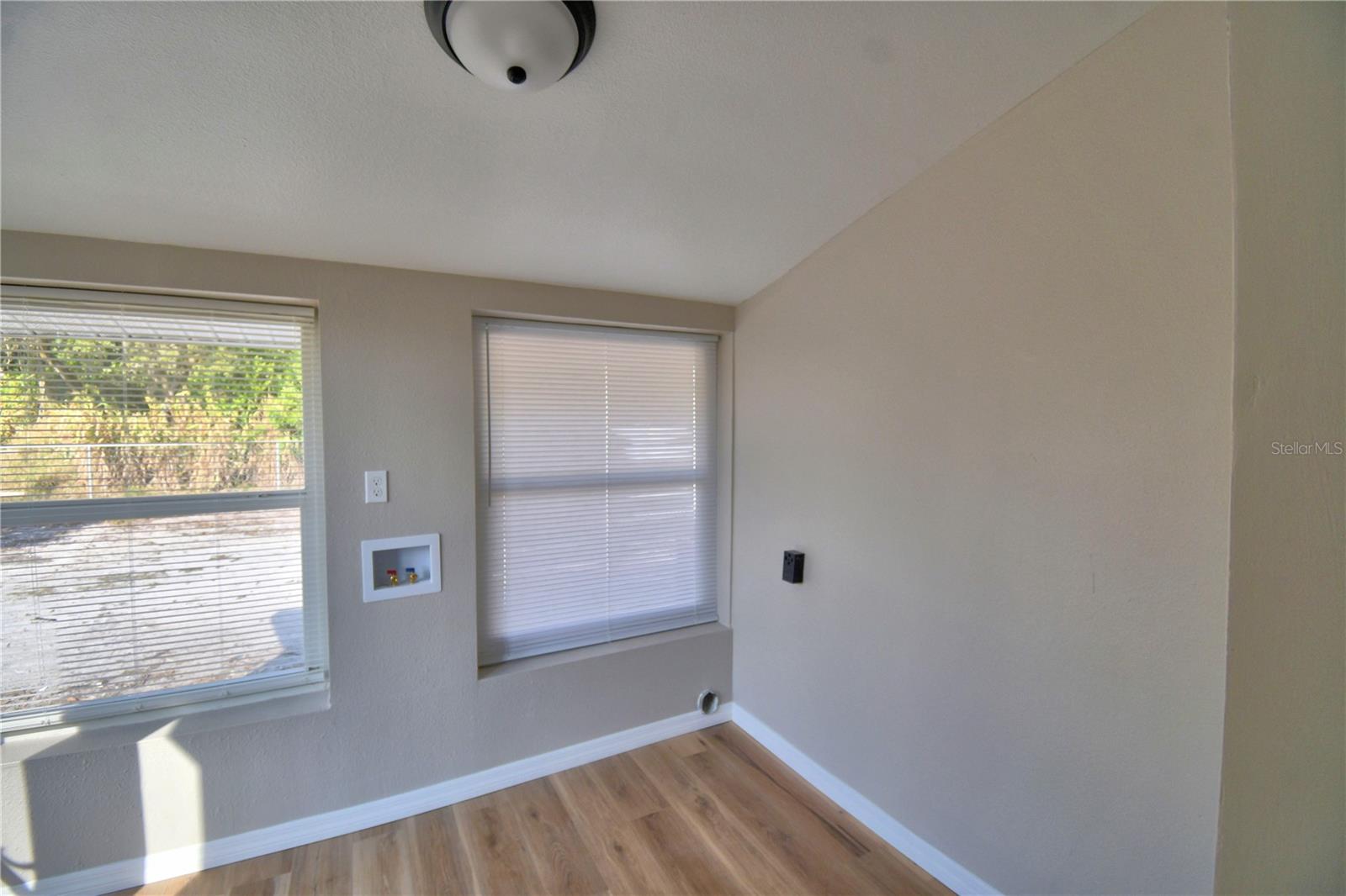 Image 21 of 42 For 108 Yale Avenue