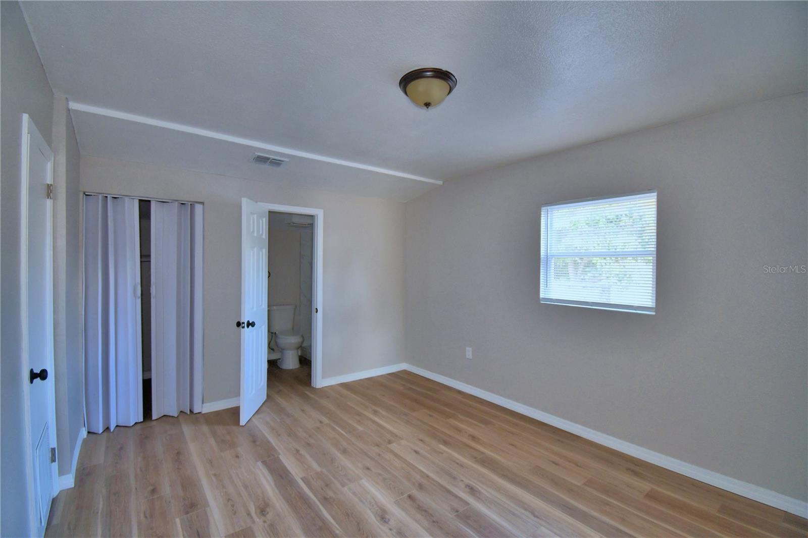 Image 26 of 42 For 108 Yale Avenue