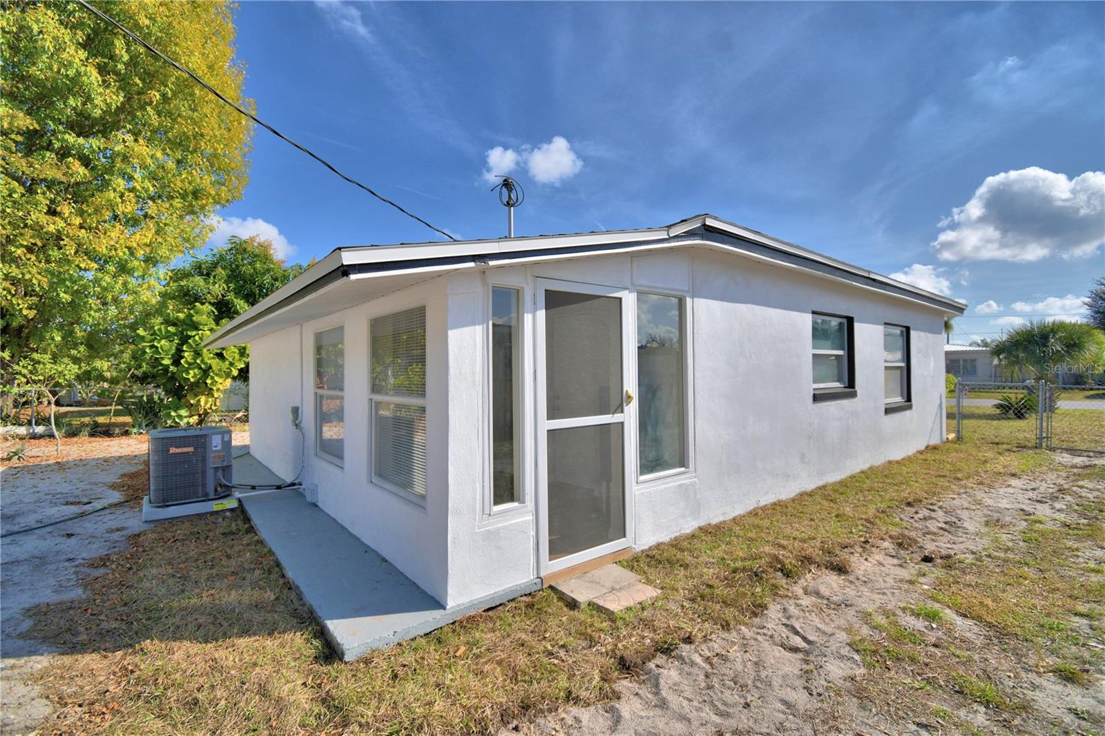 Image 27 of 42 For 108 Yale Avenue