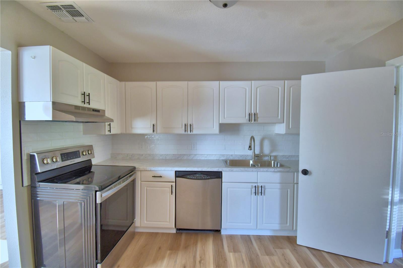 Image 4 of 42 For 108 Yale Avenue