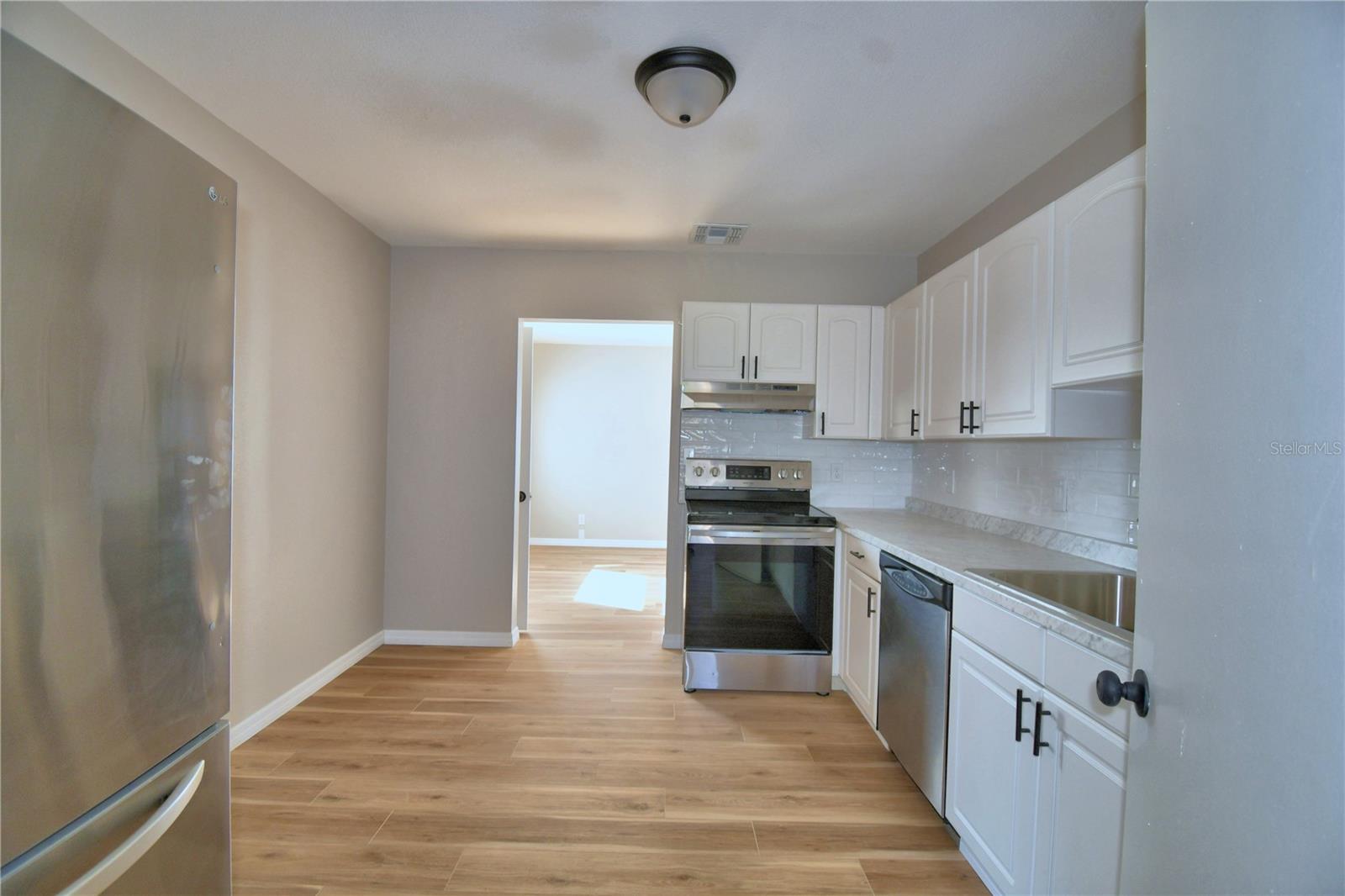 Image 6 of 42 For 108 Yale Avenue