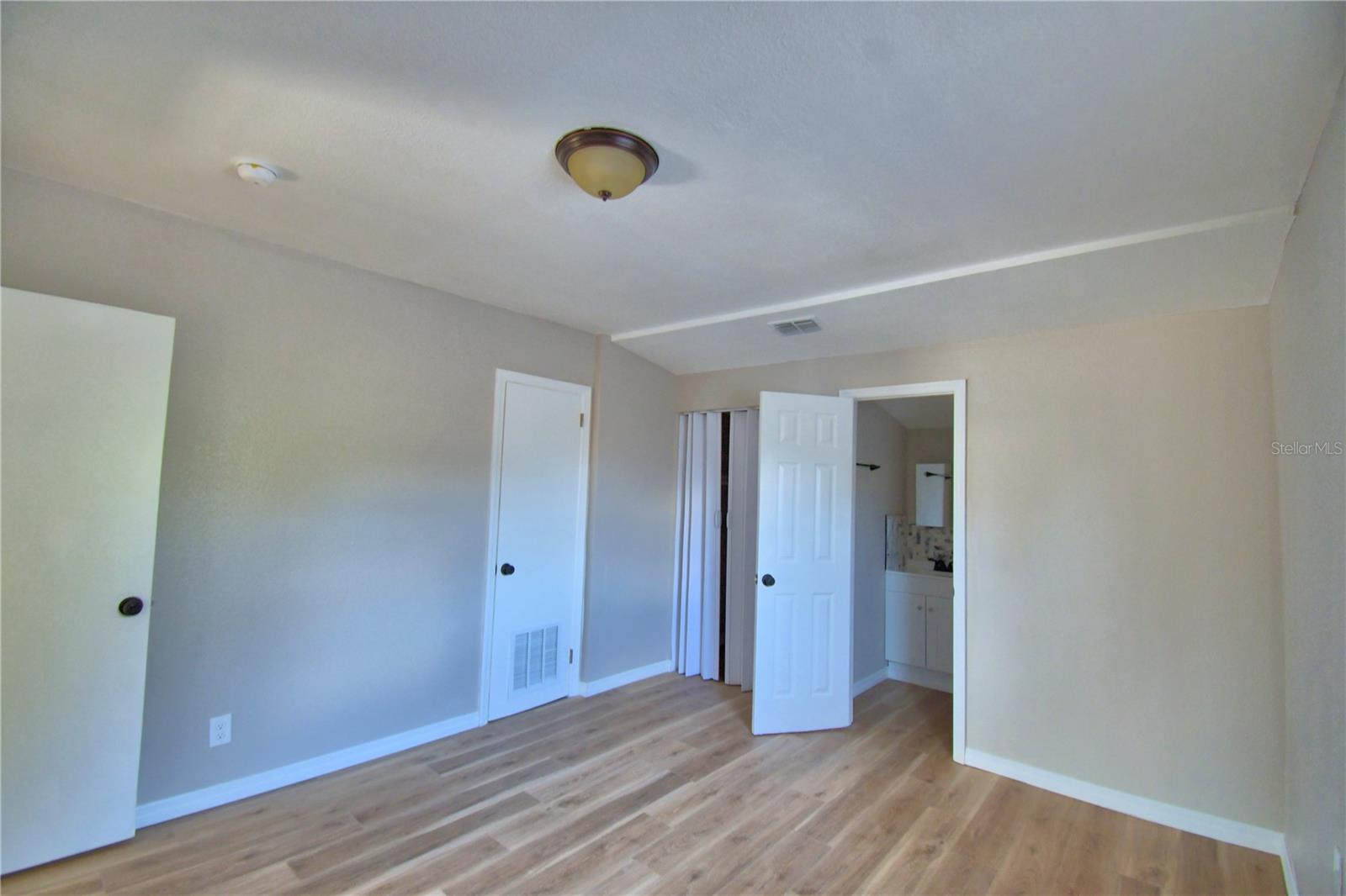 Image 7 of 42 For 108 Yale Avenue