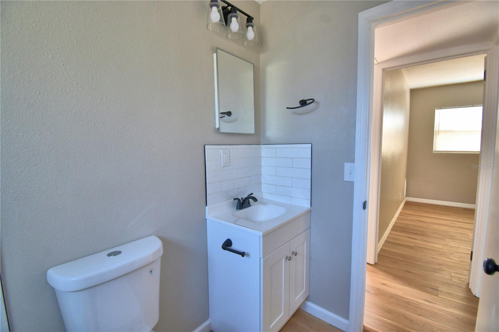 Image 9 of 42 For 108 Yale Avenue