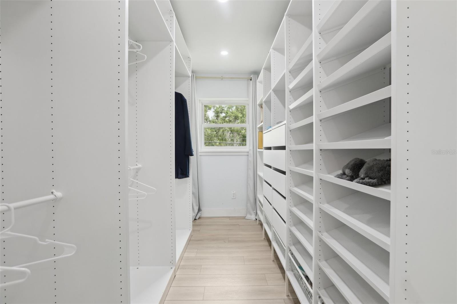 Image 27 of 79 For 1709 Main Street