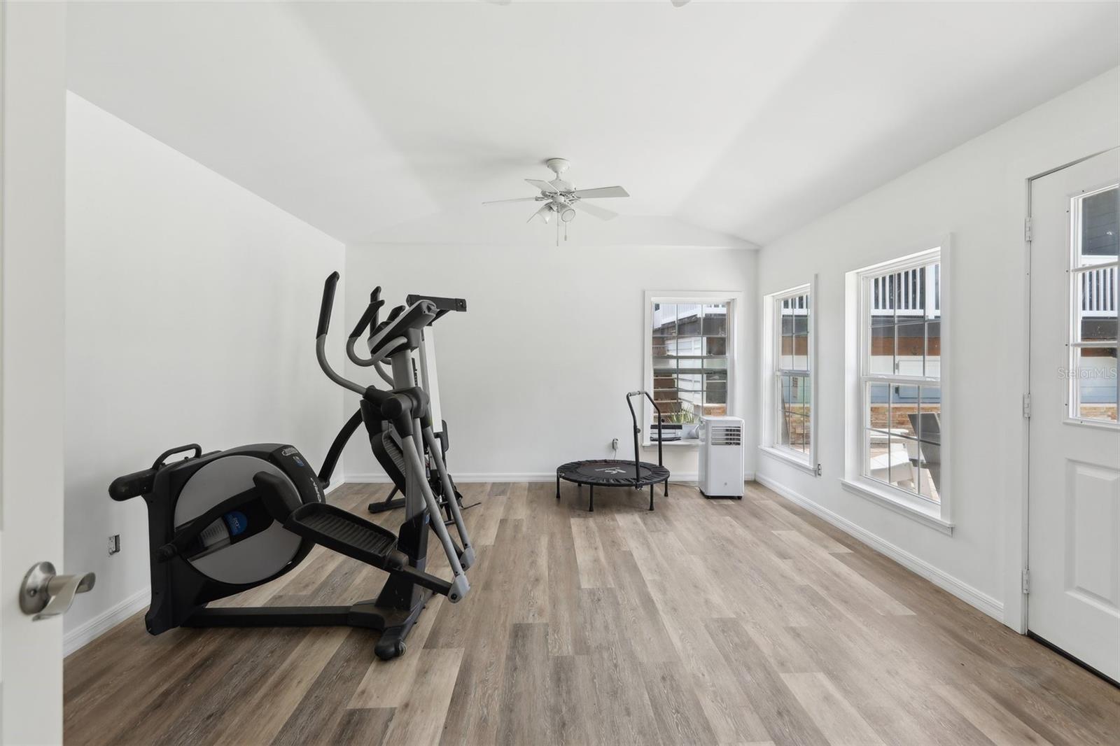 Image 38 of 79 For 1709 Main Street