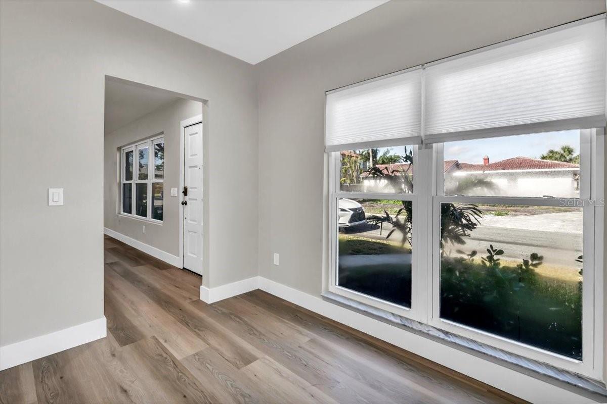 Image 10 of 41 For 525 Lamara Way Ne