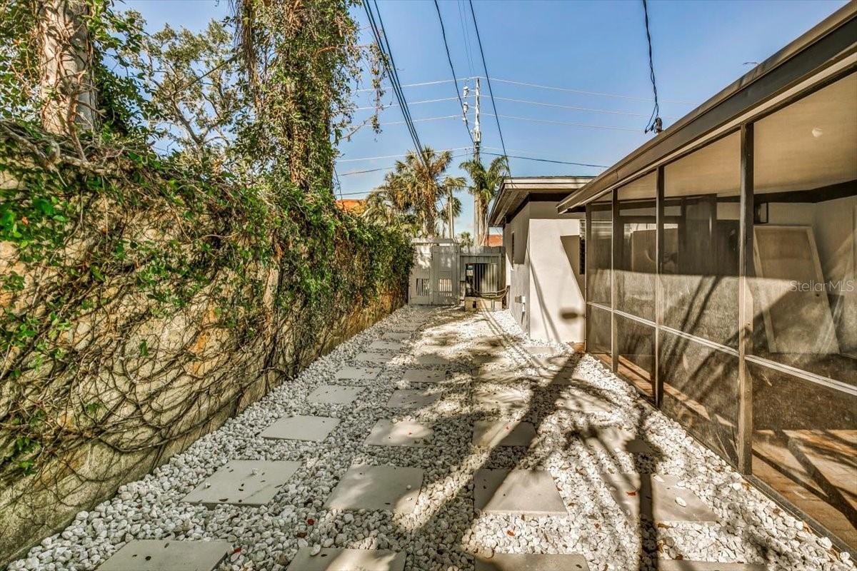 Image 39 of 41 For 525 Lamara Way Ne