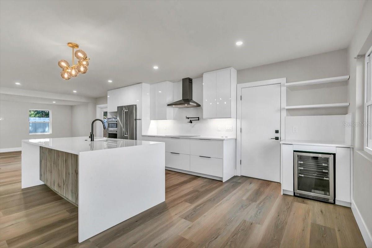 Image 6 of 41 For 525 Lamara Way Ne