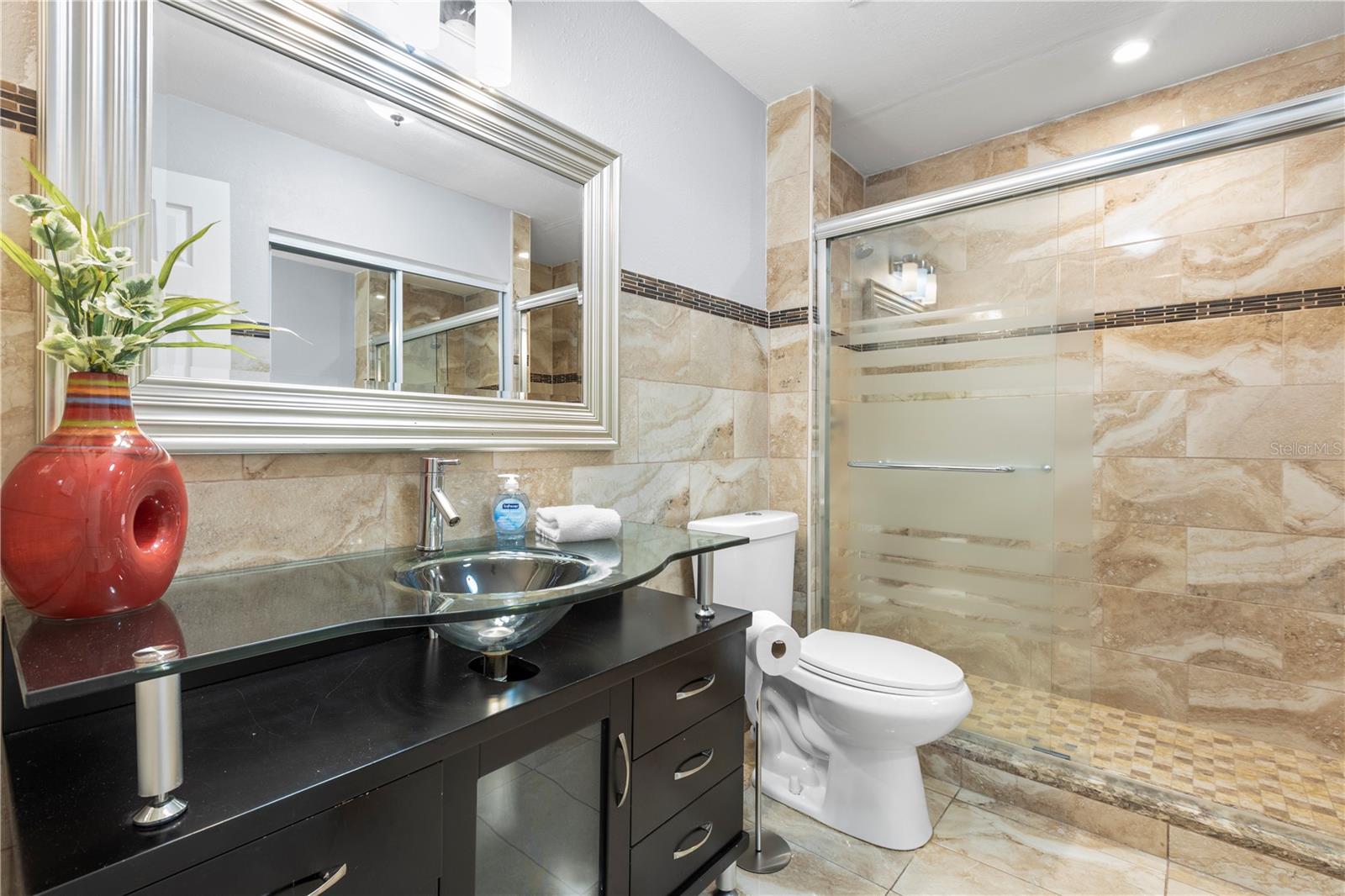 Image 22 of 56 For 907 Columbus Drive