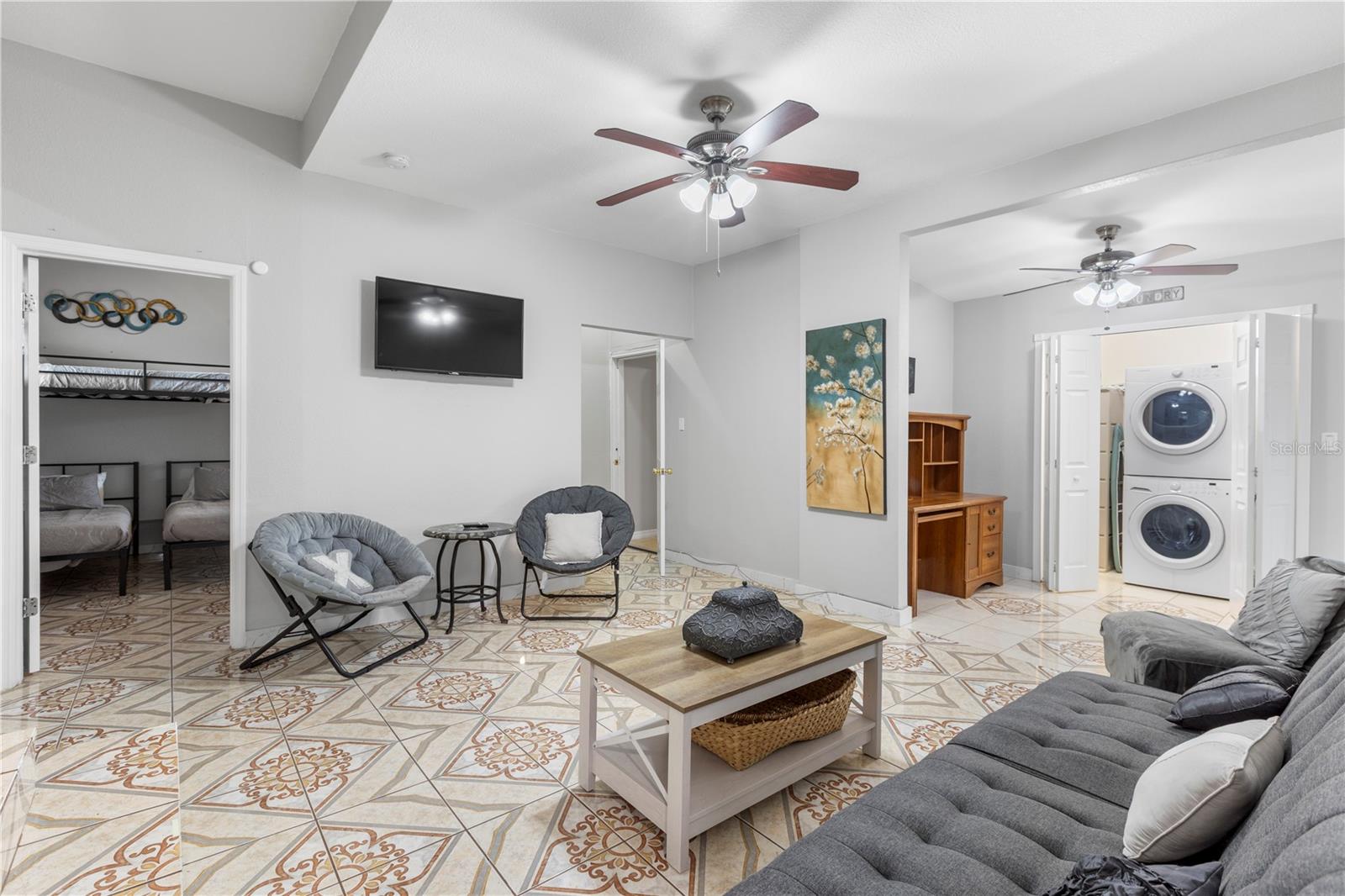 Image 28 of 56 For 907 Columbus Drive