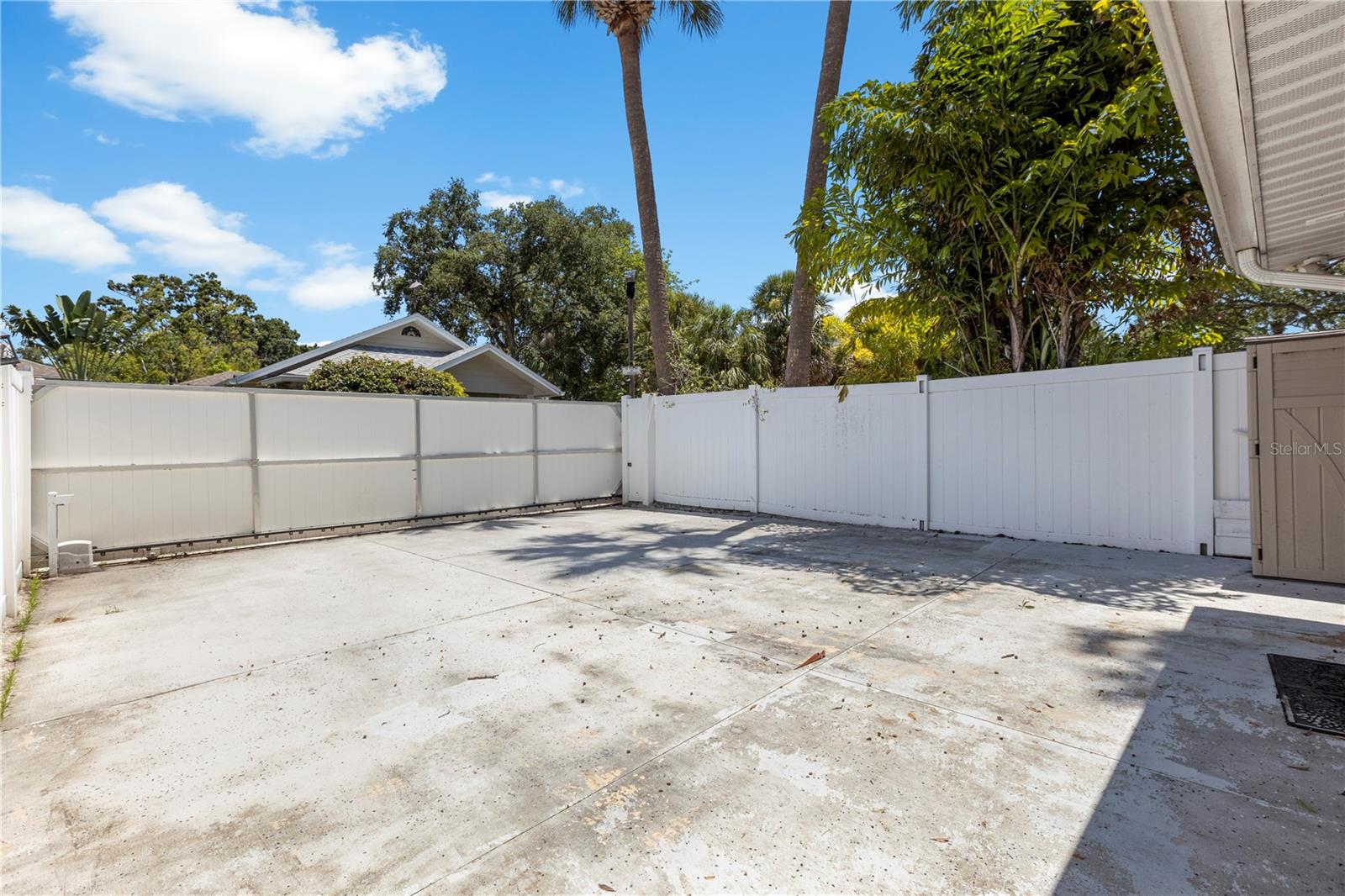 Image 52 of 56 For 907 Columbus Drive