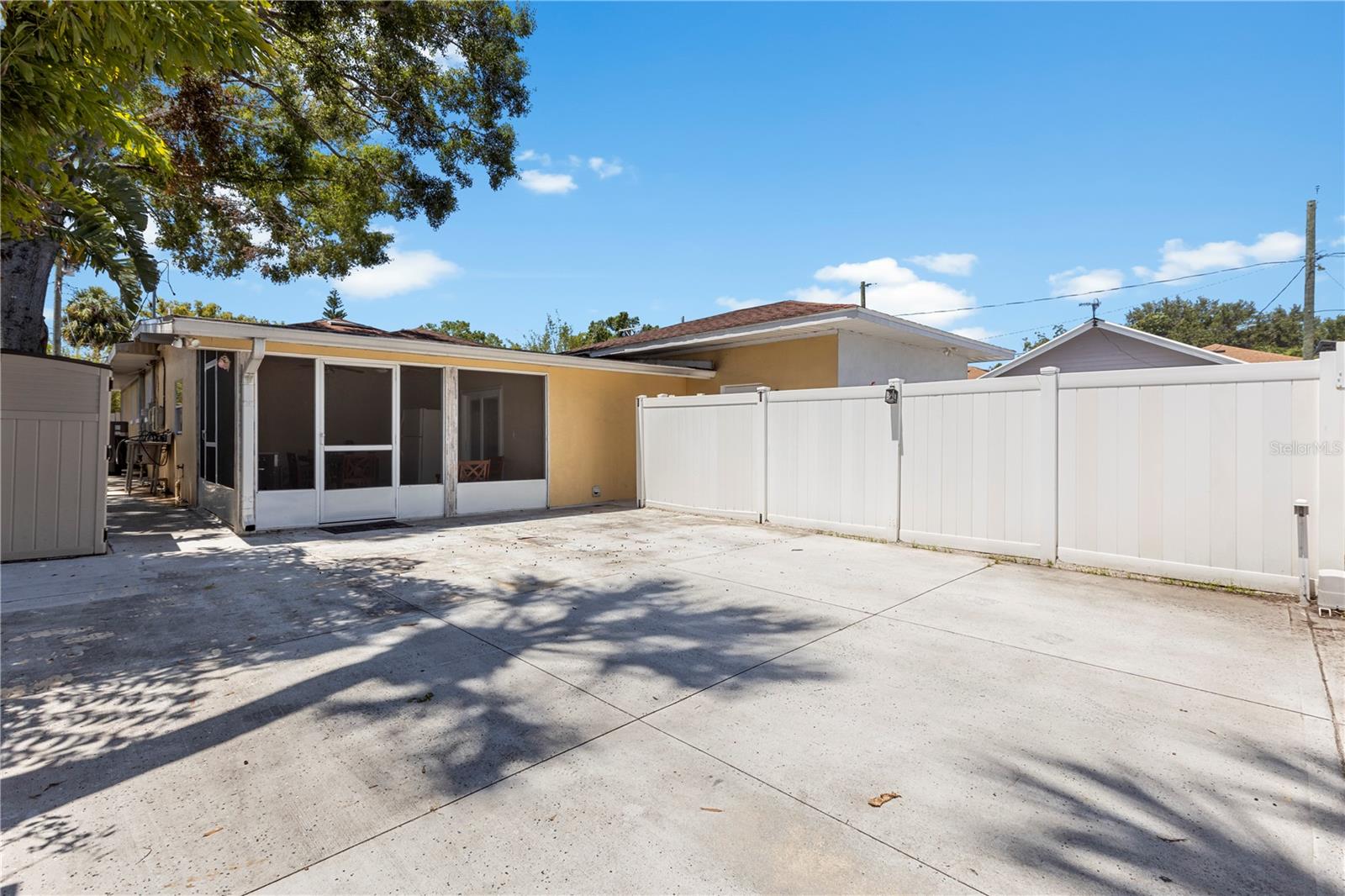 Image 53 of 56 For 907 Columbus Drive