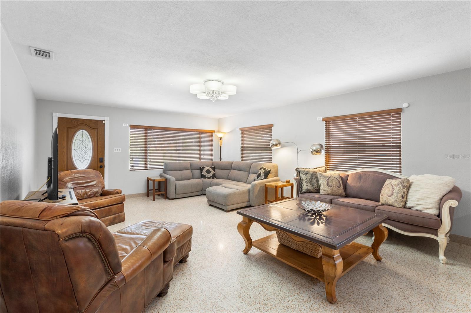 Image 8 of 56 For 907 Columbus Drive