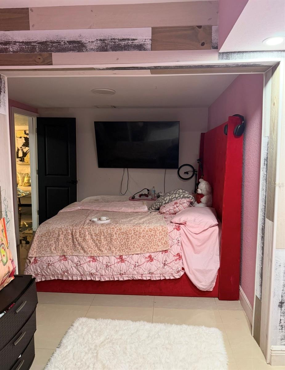 Image 12 of 35 For 7018 Hale Avenue