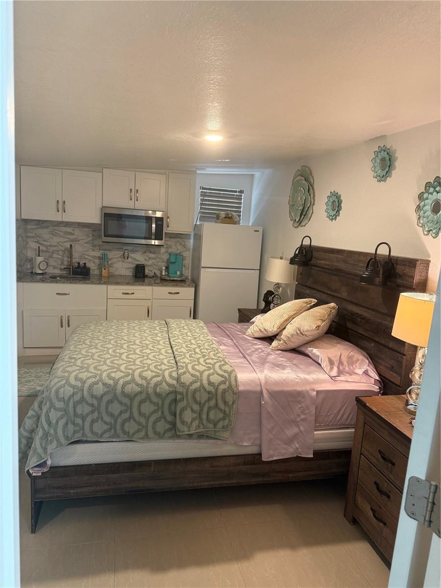 Image 20 of 35 For 7018 Hale Avenue