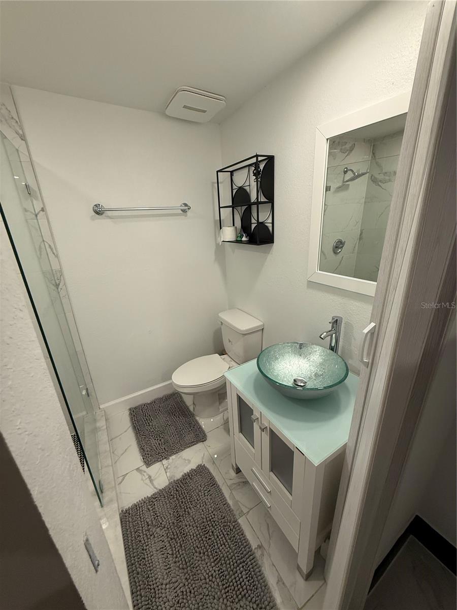 Image 29 of 35 For 7018 Hale Avenue