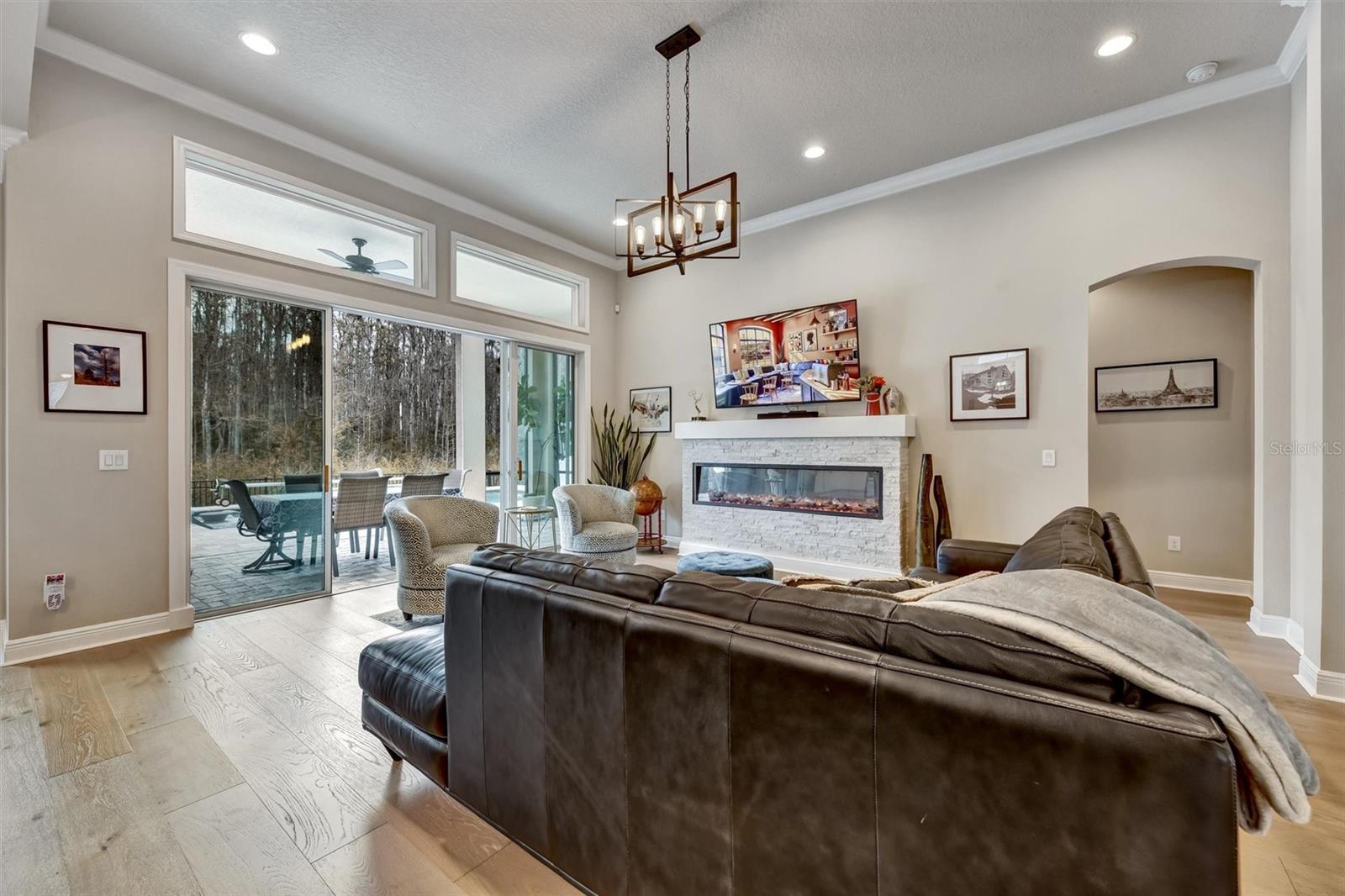 Listing photo id 9 for 2914 Long Bow Way