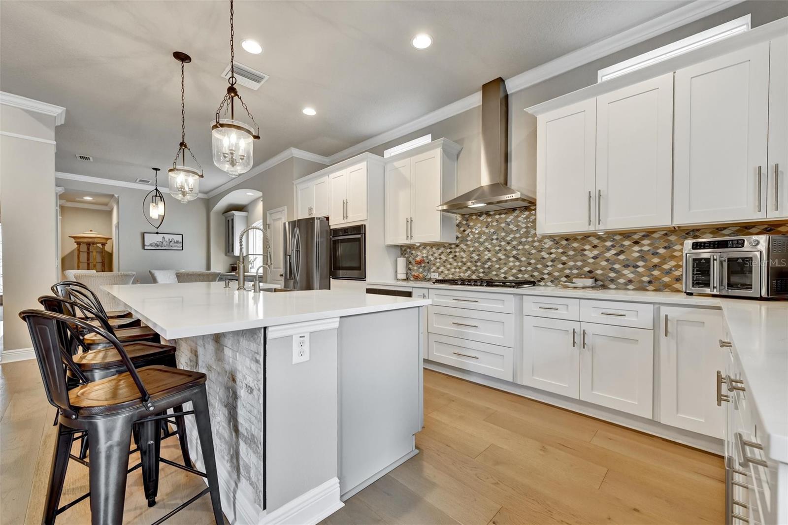 Listing photo id 12 for 2914 Long Bow Way