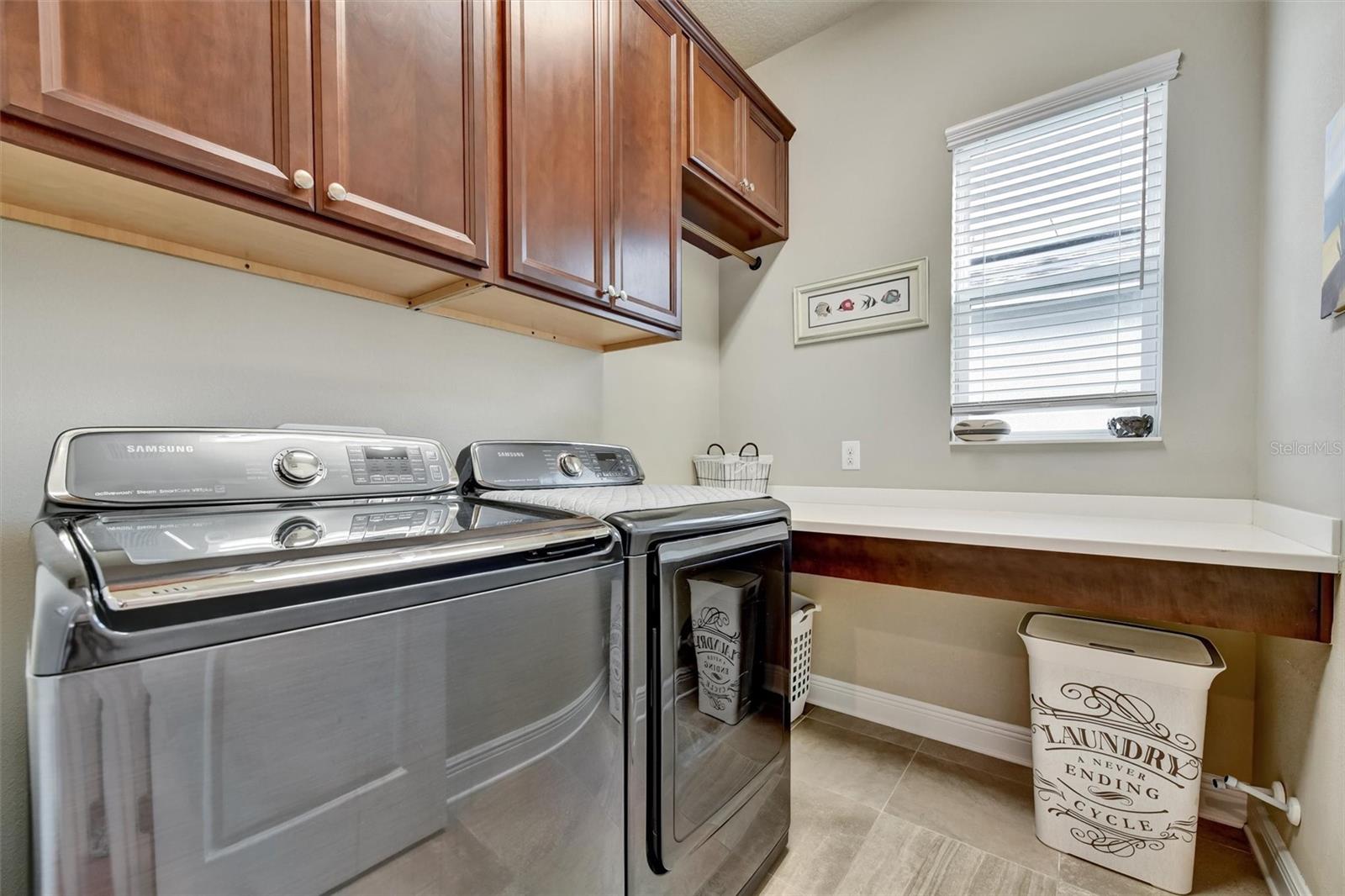 Listing photo id 19 for 2914 Long Bow Way