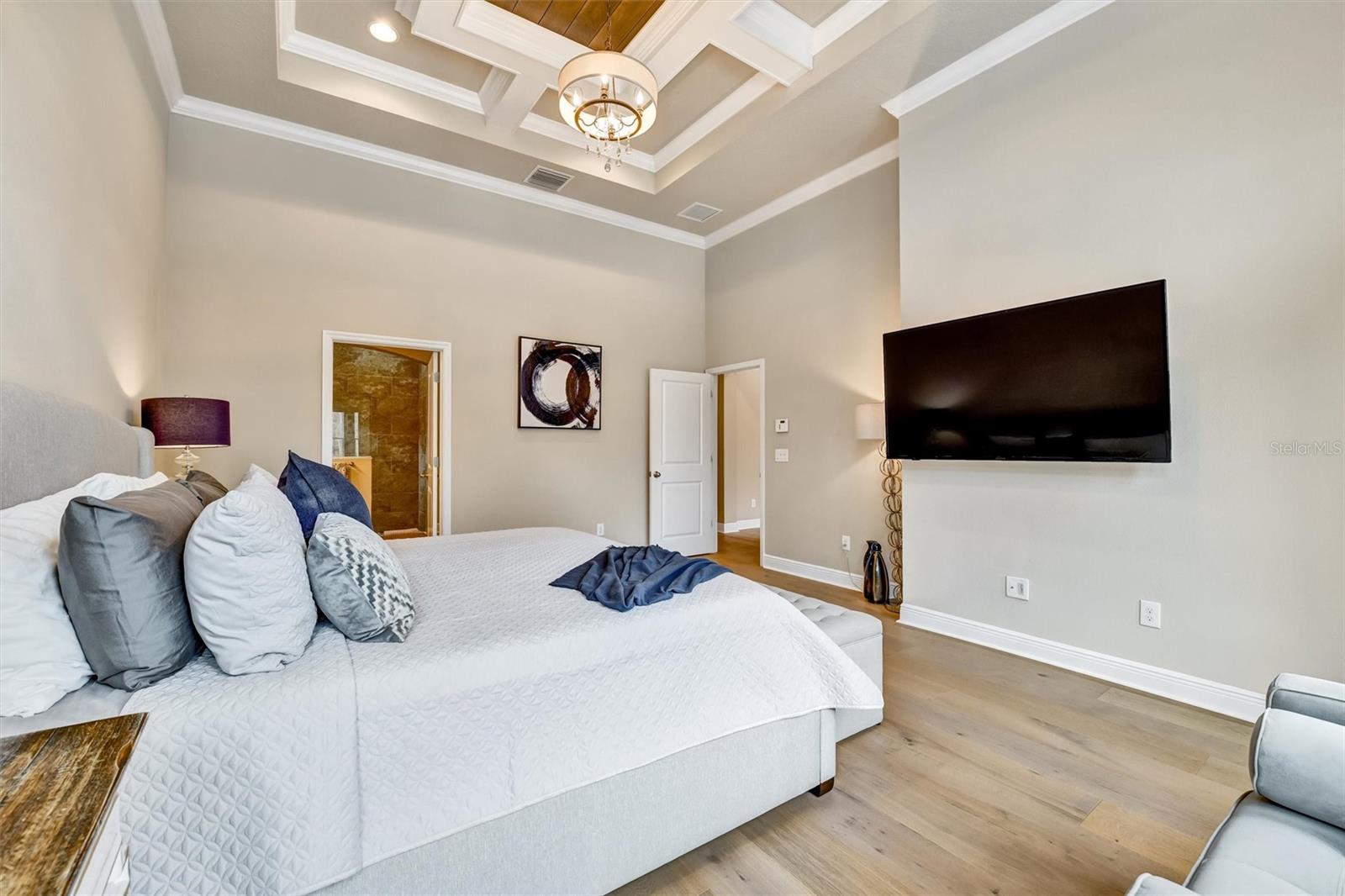 Listing photo id 23 for 2914 Long Bow Way