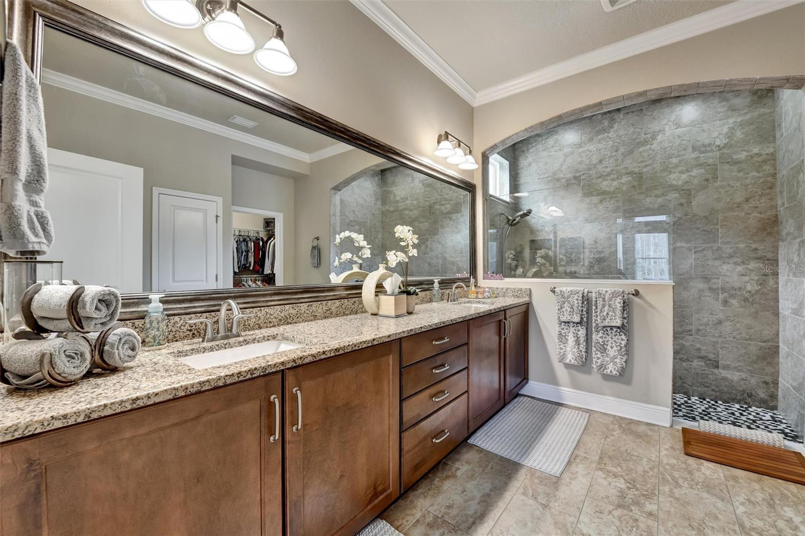 Listing photo id 24 for 2914 Long Bow Way