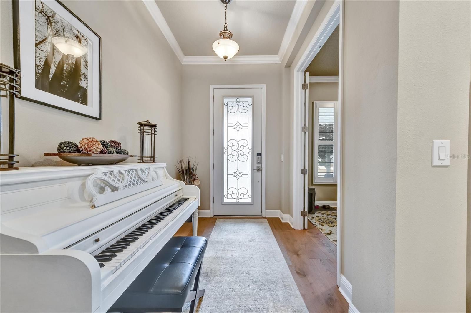 Listing photo id 3 for 2914 Long Bow Way