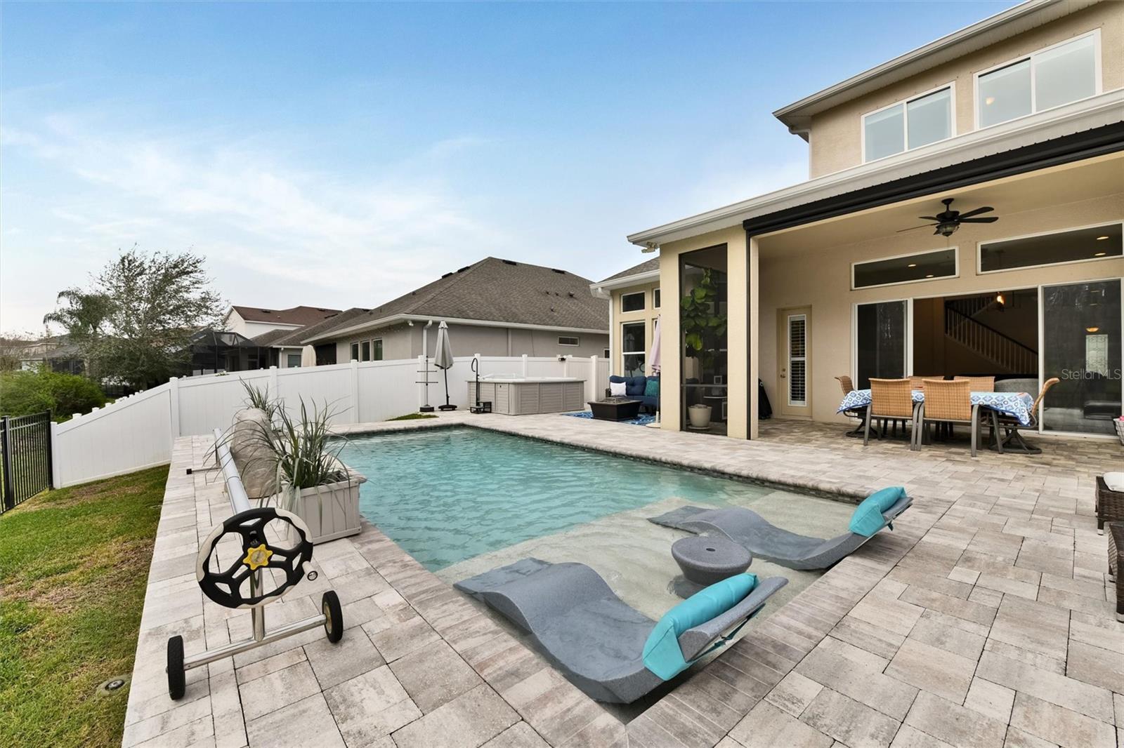 Listing photo id 49 for 2914 Long Bow Way